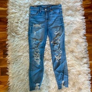 distressed light wash skinny jeans